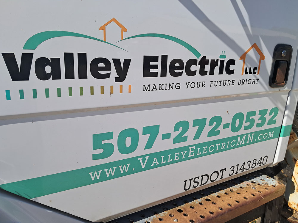 CLAYTS ELECTRIC LLC cover photo