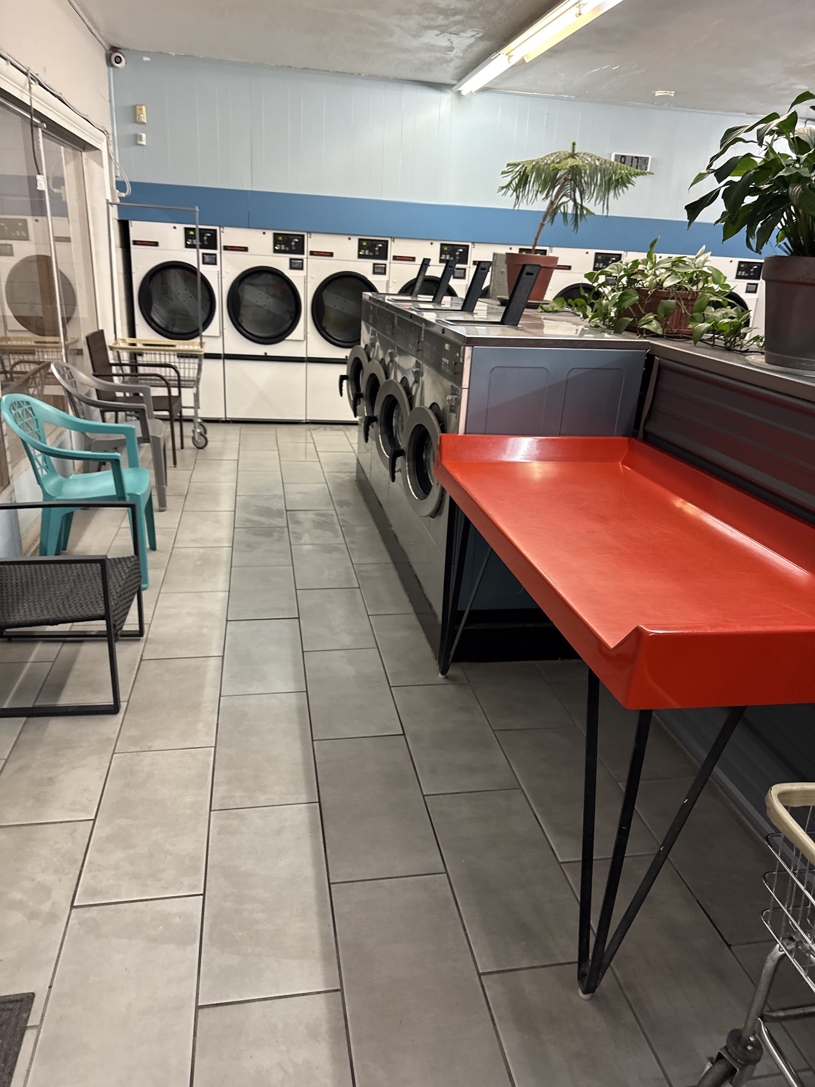 Ti-Dee Laundromat work photo