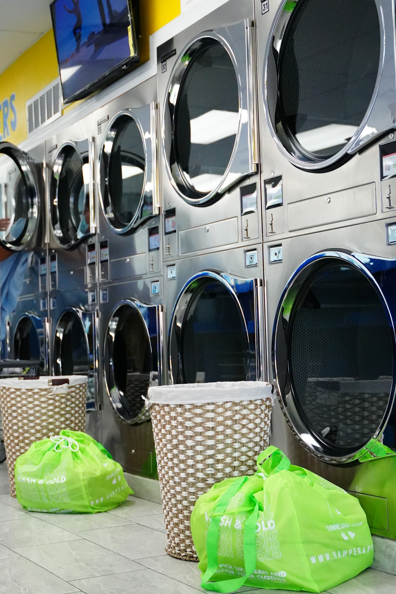 Hamperapp On Demand Laundry & Dry cleaner service cover photo