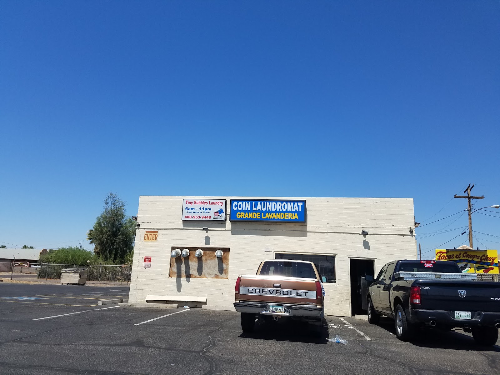 Tiny Bubbles 24 Hour Phoenix Laundromat work photo
