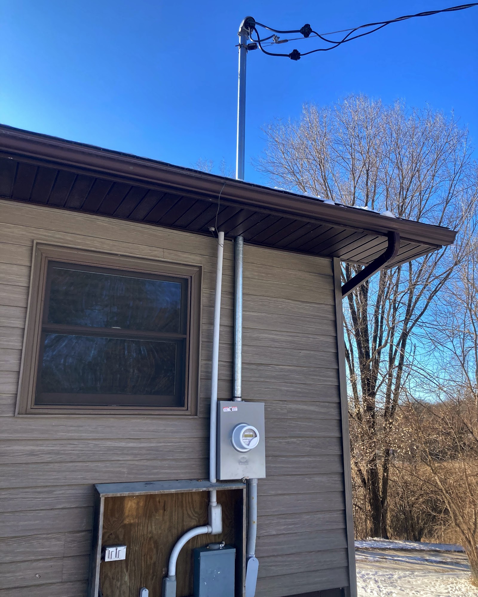 REC ELECTRIC LLC cover photo