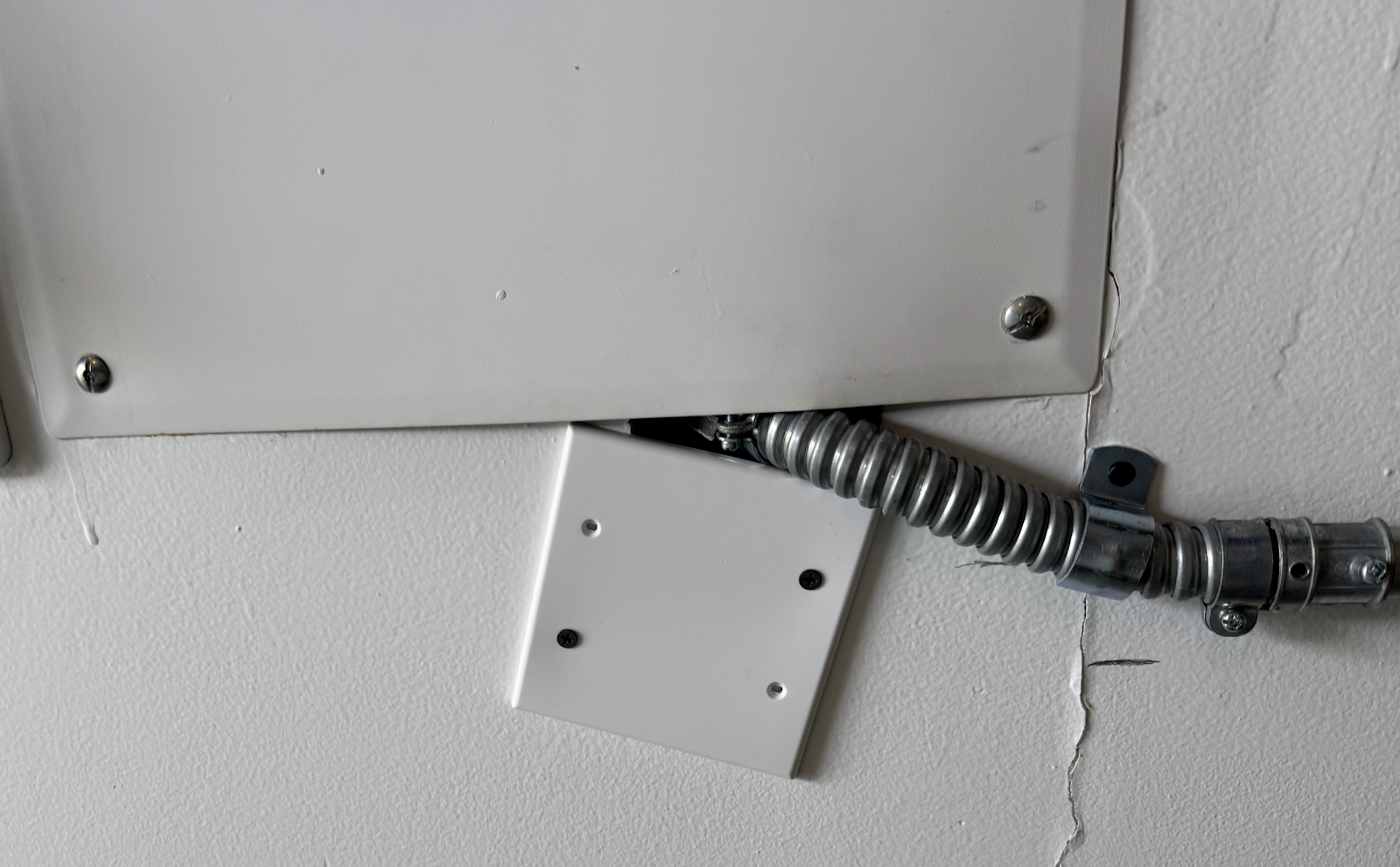 MANOR ELECTRIC INC cover photo
