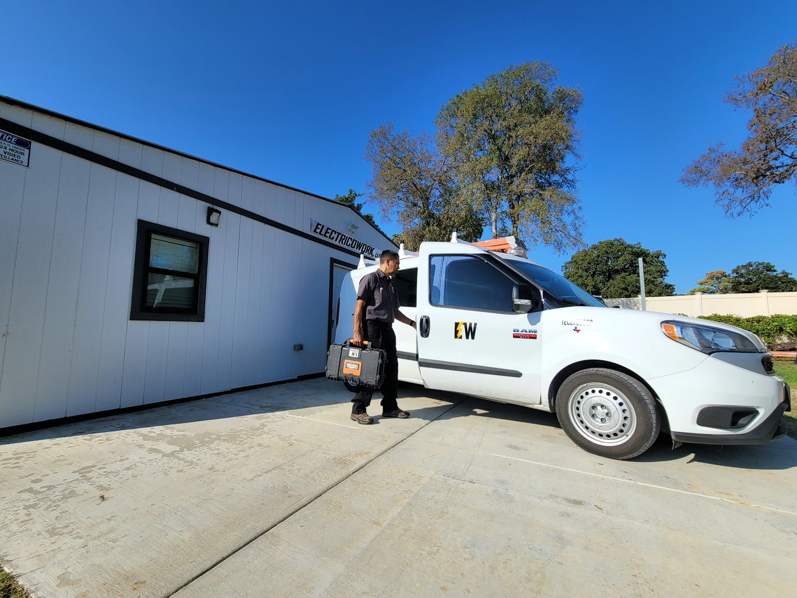 Electricowork, LLC cover photo