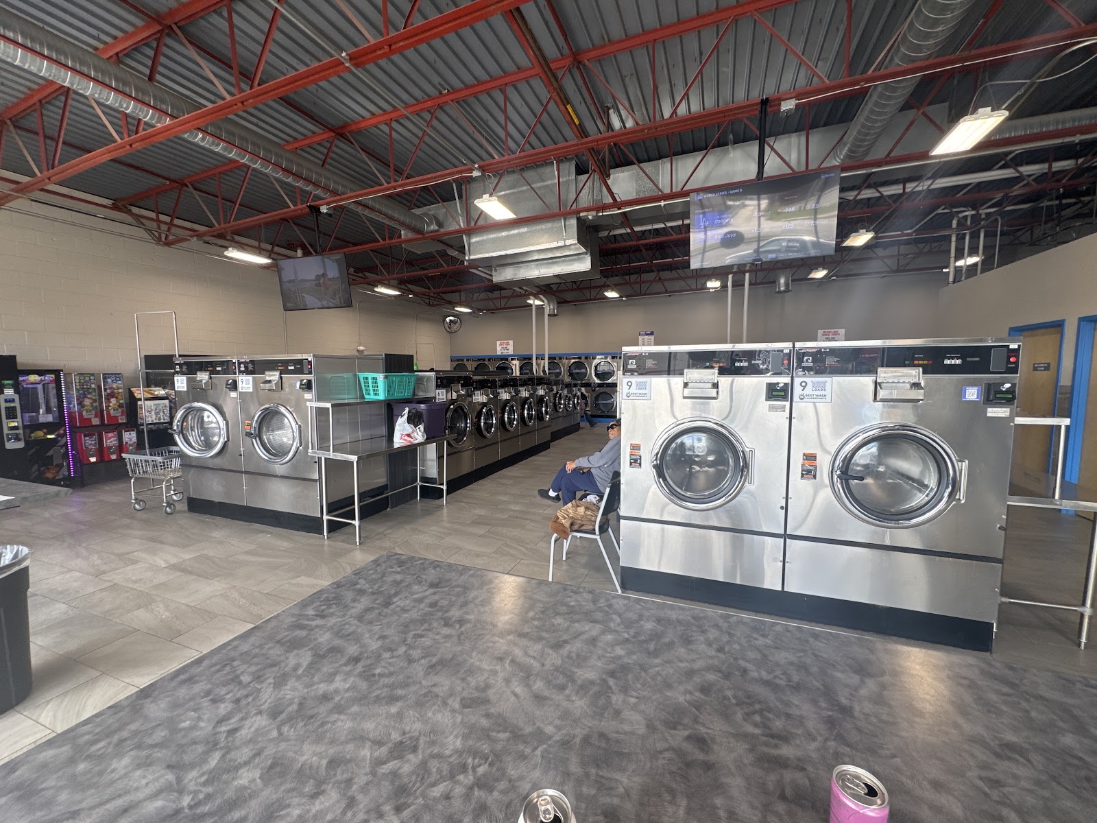 Best Wash Laundromats work photo