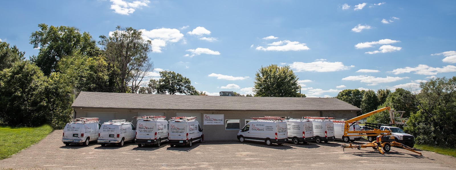 DALEY ELECTRIC LLC cover photo