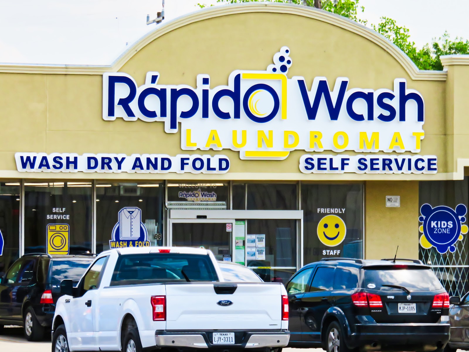 Rapido Wash Laundromat - Wash N Fold work photo
