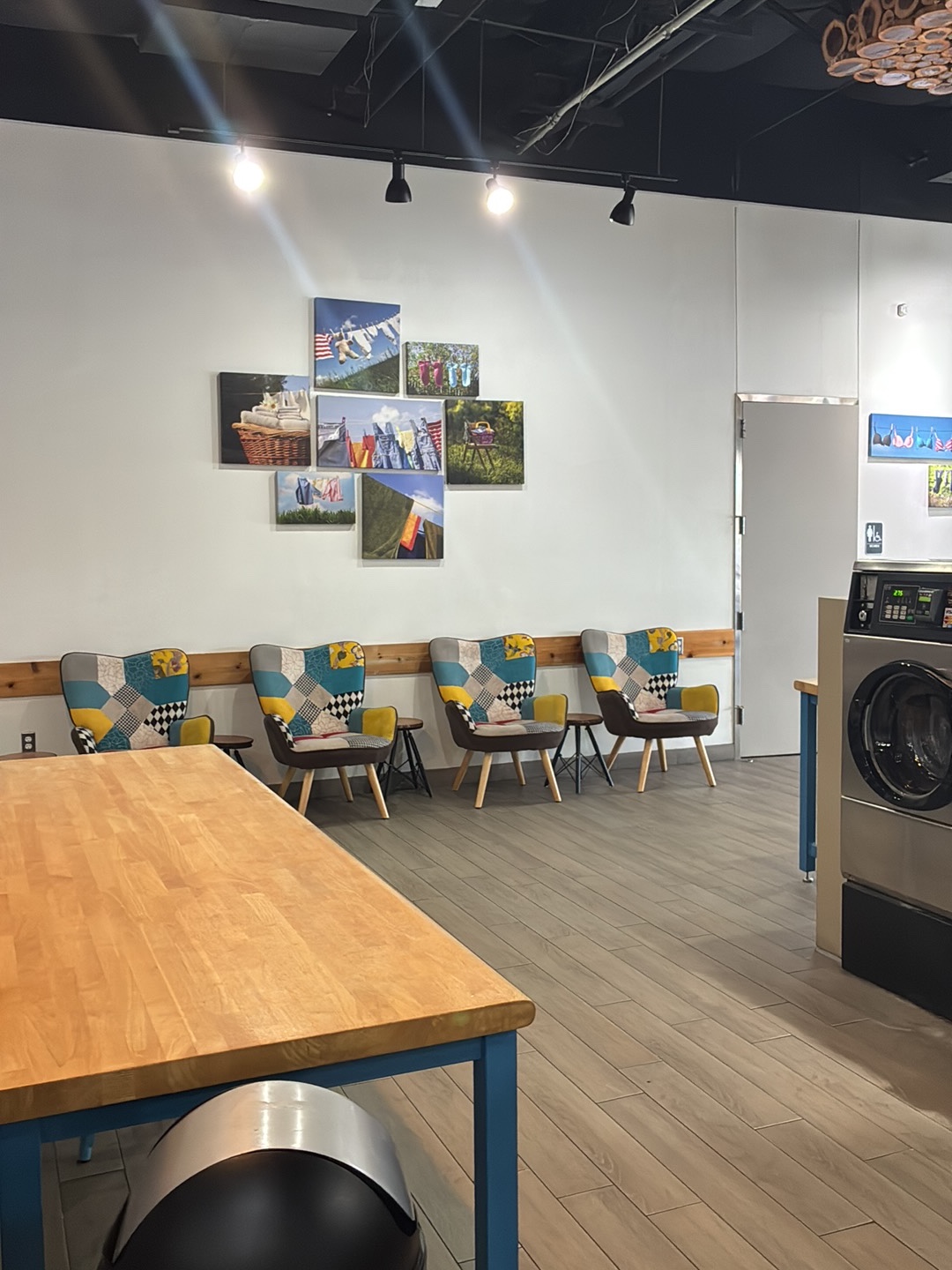 Lavandería Laundromat cover photo