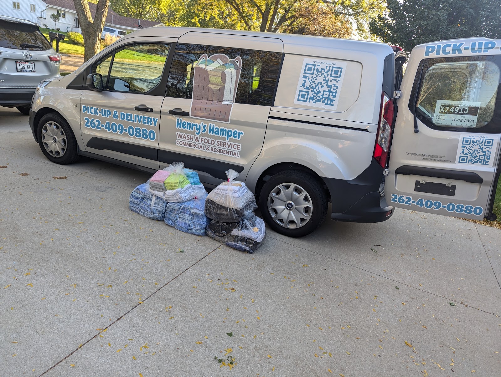 Henry's Hamper - Wash & Fold Service cover photo