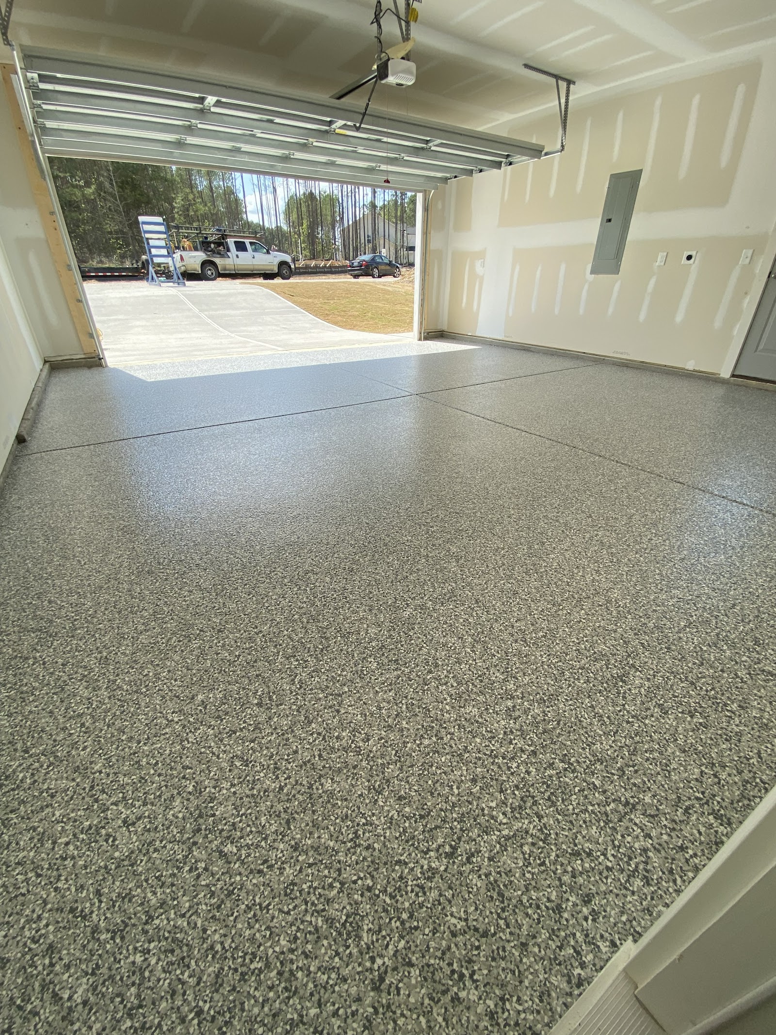 Triangle Superior Wallsystem and Epoxy work photo