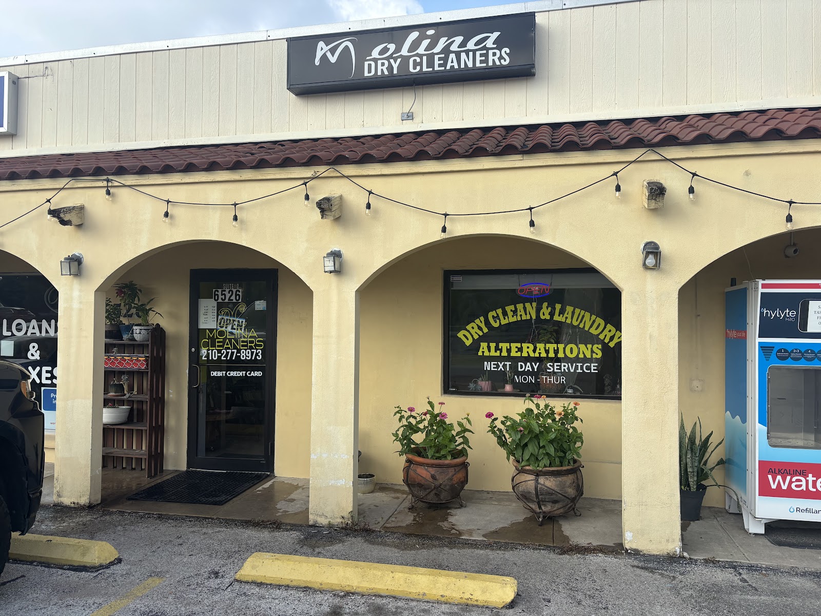 Molina Dry Cleaner cover photo