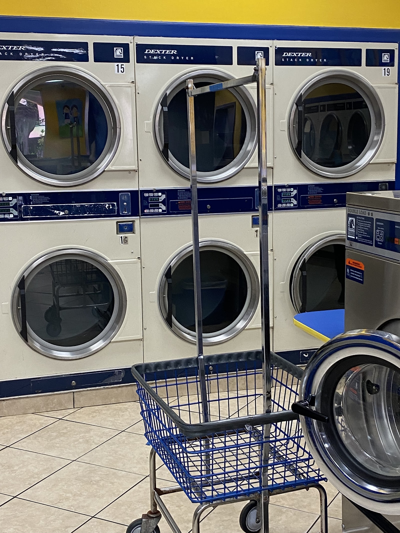 Coral Way Lavanderia Coin Laundry work photo