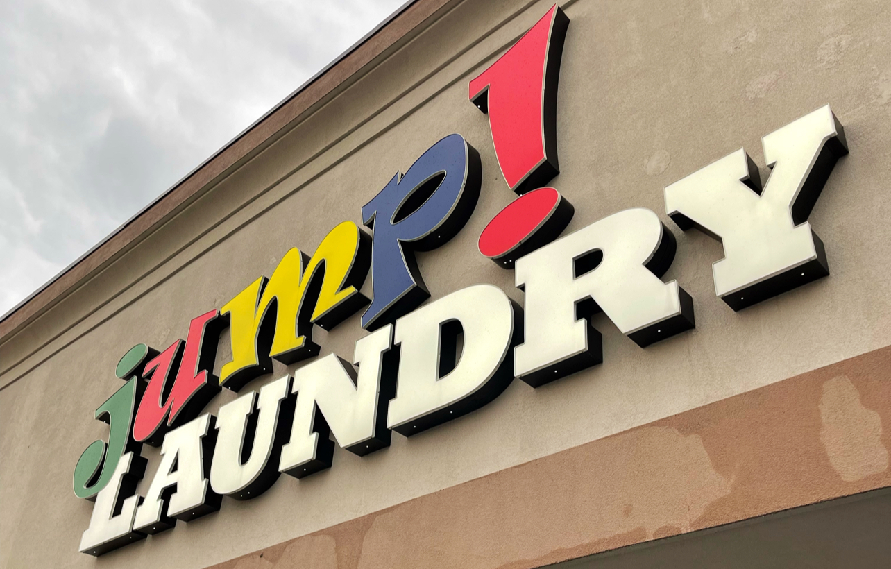 Jump Laundry Wash and Fold - Laundromat Lavanderia work photo
